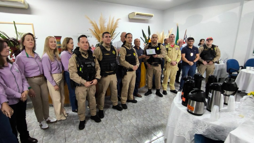 Homenagem a Patrulha Rural pela dedicação em levar a segurança até o campo.